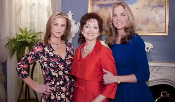 ONE LIFE TO LIVE - Gina Tognoni (Kelly), Robin Strasser (Dorian) og Kassie DePaiva (Blair) fra Disney General Entertainment Content via Getty Images Daytime