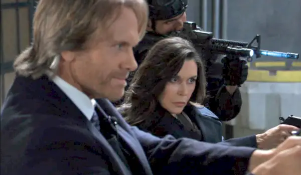 Anna e John armas desenhadas GH