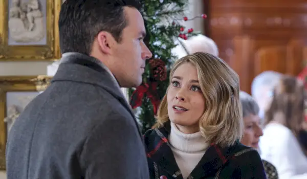 Kim Matula Ian Harding 항상 크리스마스의 유령