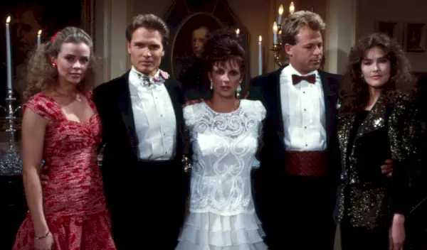 Los Angeles, CA - 1988: (L-R) Kristina Malandro, Guy Mack, Jackie Zeman, Kin Shriner, Robyn Bernard dukker opp i TV-serien ABC