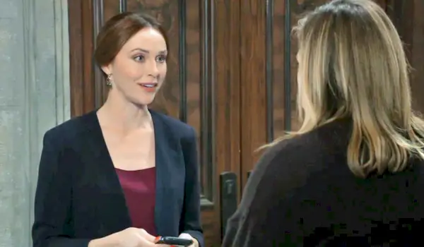 Maxie spricht mit Reporter GH