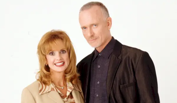 לוס אנג'לס, קליפורניה - 1998: (L-R) ג'קי זמן, אנתוני Geary תמונת קידום מכירות לסדרת הטלוויזיה ABC