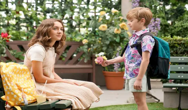 Harrison dáva Katie kvety Y&R