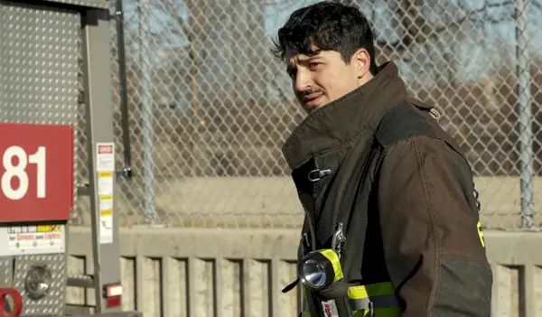 Yuri Sardarov jako Otis ve filmu Chicago Fire