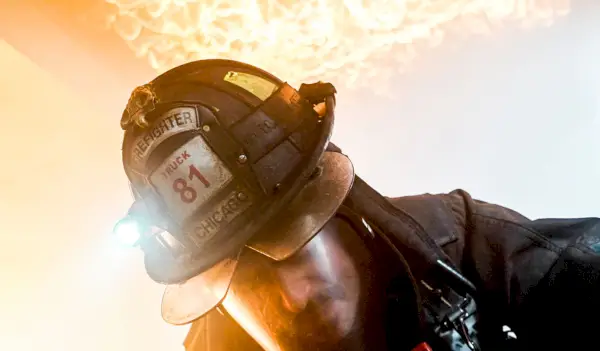 Yuri Sardarov jako Otis ve filmu Chicago Fire