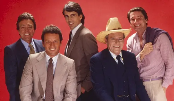 Estrelas de novelas, a partir da esquerda: Wayne Tippit, Christopher Bernau, Lee Godart, Philip Carey, Warren Burton, (início dos anos 1980). telefone: Sheldon Secunda/TV Guide/cortesia da Everett Collection
