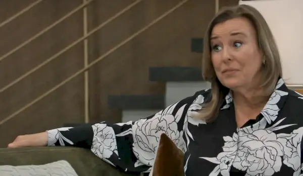 Laura taler med Trina GH