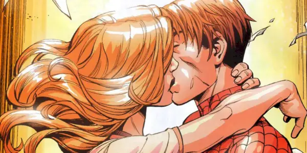 コミックの中でアルティメット・スパイダーマンにキスするキティ・プライド。