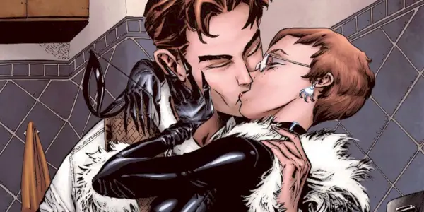 漫画の中でカーリー・クーパーにキスするピーター・パーカー。