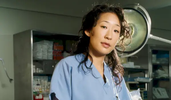 Sandra Oh como Cristina Yang en Gray