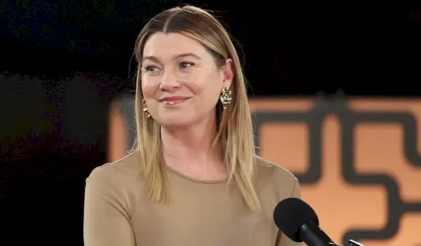 Ellen Pompeo como Meredith Grey, Cinza