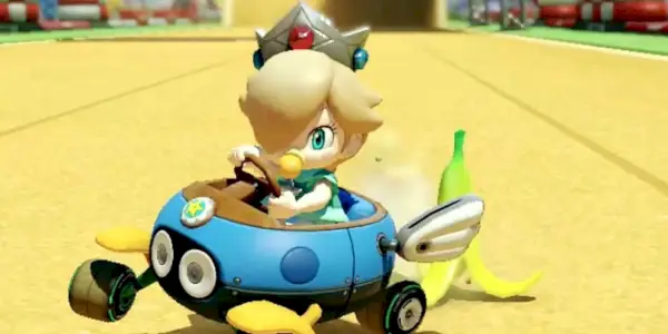 Rosalina tiene in mano una banana in Mario Kart 8