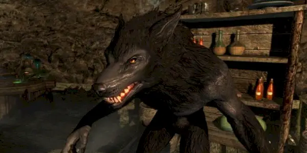 Elder Scrolls V: Skyrim에서 늑대인간이 송곳니를 번쩍입니다.