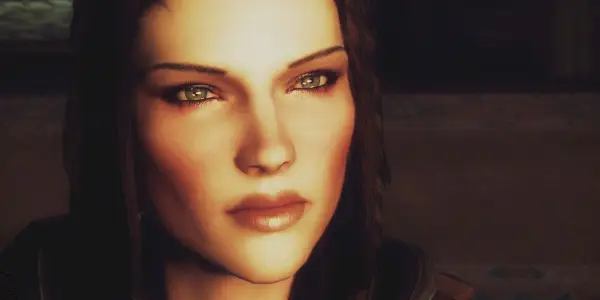 דיוקן פנים של לידיה מ-Skyrim, מביטה בערגה הרחק מהמצלמה.