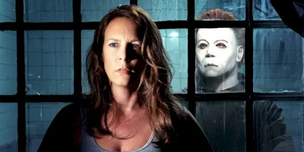 Michael Myers e Laurie Strode em Halloween Ressurreição.