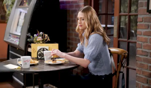 Claire com éclair na Crimson Lights Y&R