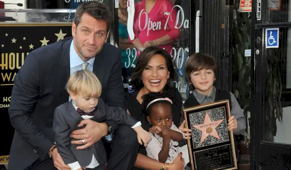 Mariska Hargitay, Peter Hargitay og deres tre barn: August, Amaya og Andrew Hargitay