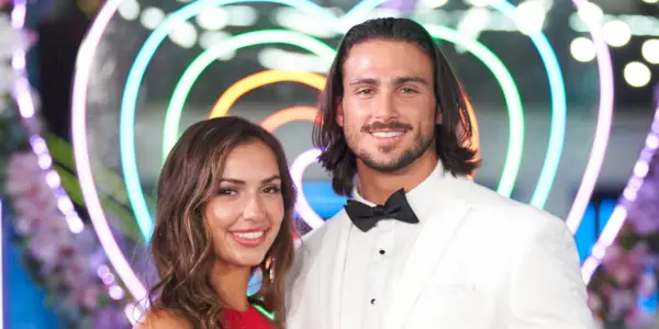 Bailey Marshall a Jeremy Hershberg vo finále 3. sezóny Love Island USA