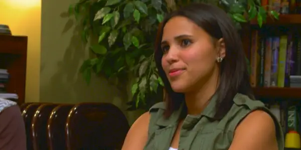 Yamir Castillo 90 Day Fiance che guarda da un lato