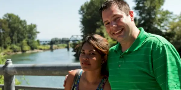 Brett Otto e Daya De Arce posano insieme in 90 Day Fiancé