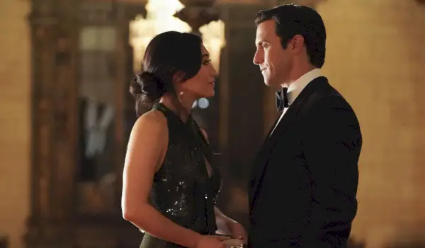 Milo Ventimiglia og Catherine Kim i The Company You Keep