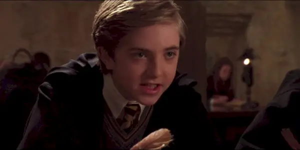 Ernie Macmillan przemawia w Harrym Potterze i Komnacie Tajemnic