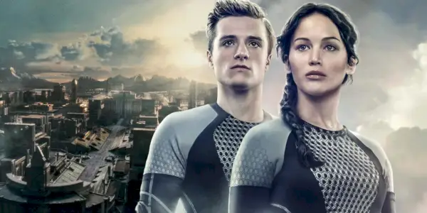 Katniss a Peeta s Kapitolem v pozadí.