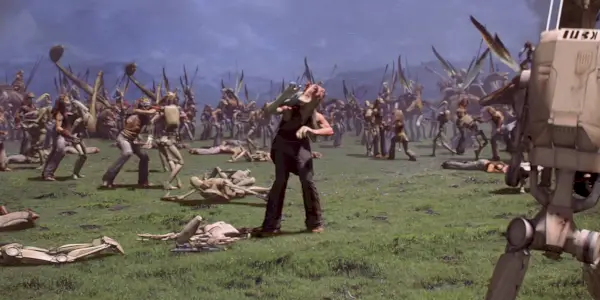 Jar Jar unngår døden i slaget ved Naboo i Star Wars