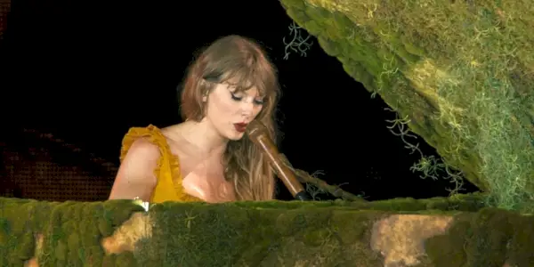 Taylor Swift fremfører champagneproblemer i Taylor Swift: The Eras Tour (Taylor