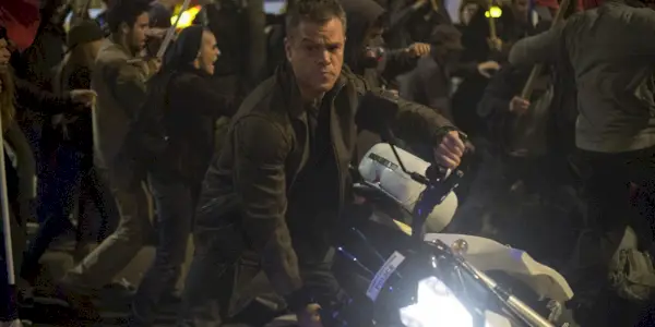 Matt Damon kjører motorsykkel i Jason Bourne 2016
