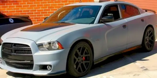 분노의 질주 6(Fast & Furious 6)에는 Dodge Charger SRT 8이 주차되어 있습니다.