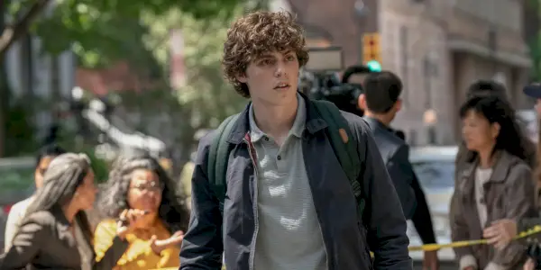 Jack Champion nel ruolo di Ethan Landry sulla scena del crimine in Scream 6