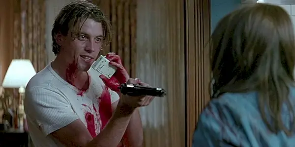 Billy Loomis impugna una pistola in Scream