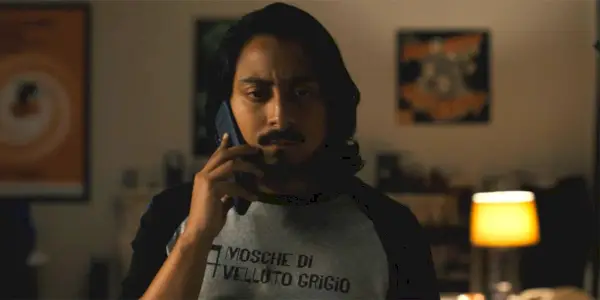Tony Revolori al telefono in Scream 6
