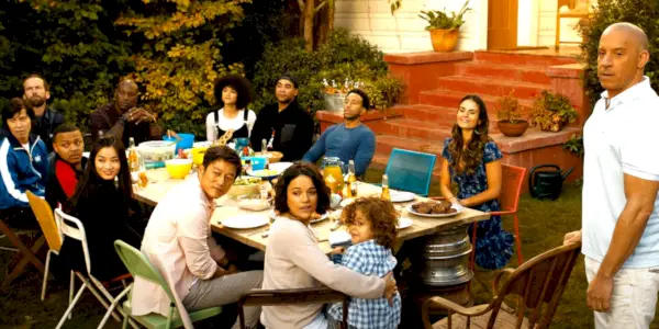O churrasco da família Velozes e Furiosos no final de F9.