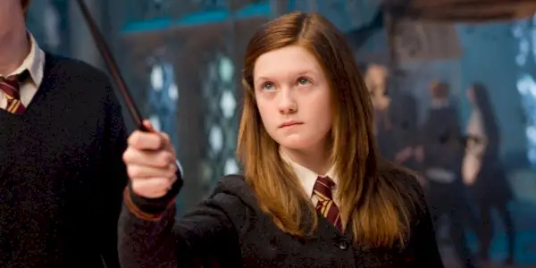 Ginny Weasley punta la bacchetta nel procuratore distrettuale in Harry Potter