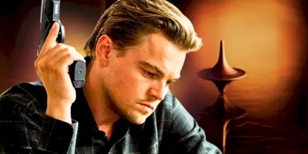Leonardo DiCaprio como Cobb sosteniendo una pistola y la peonza