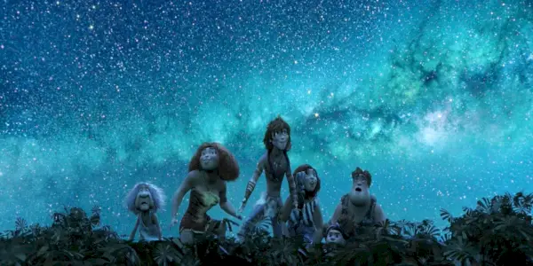Die Croods schauen in einen Sternenhimmel.