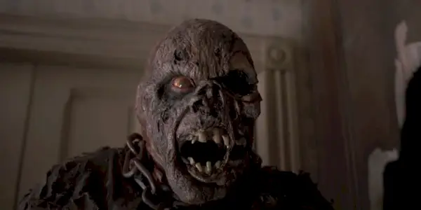 Jason Voorhees surpris par Tina le démasquant dans Friday The 13th Part VII The New Blood (1988)
