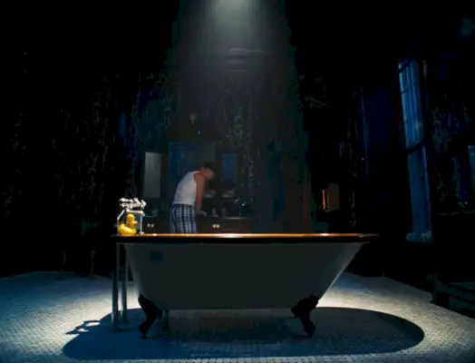 barry keoghan, saltbrændt badekar scene