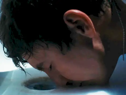 barry keoghan, saltbrændt badekar scene
