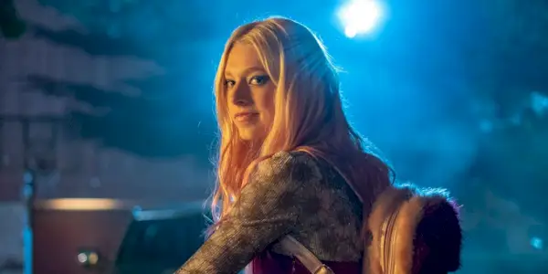 Hunter Schafer sonriendo en euforia