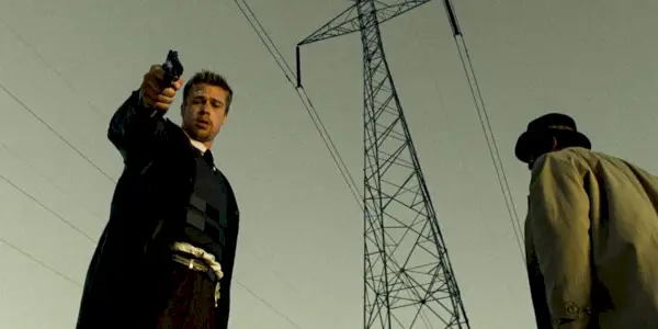 Se7en에서 John Doe에게 총을 겨누고 있는 David Mills.