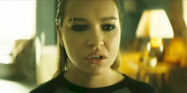 Sadie Stanley ako Megan v slzách vo finále 1. sezóny Cruel Summer