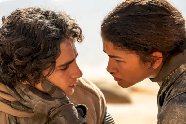 Timothy Chalamet som Paul Atreides, Zendaya som Chani, Dune Part Two