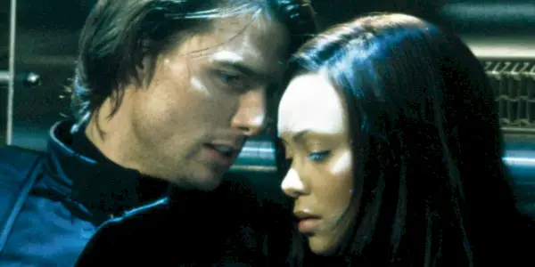 Tom Cruise y Thandie Newton muy juntos en Misión Imposible 2