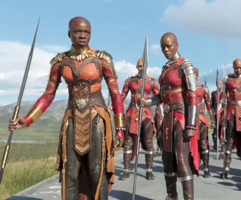 čierny panter, danai gurira ako okoye, florence kasumba ako ayo