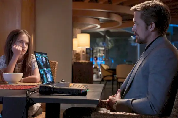 julia butters, ryan gosling, den grå mand