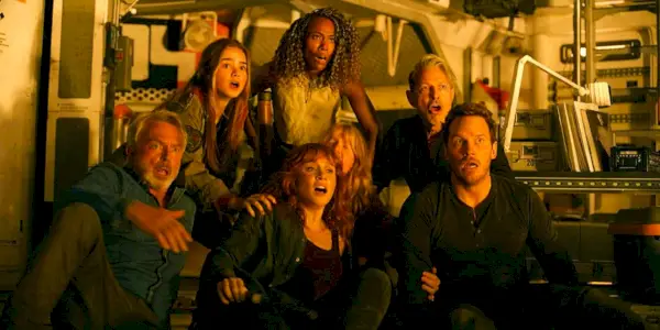 Obsada Jurassic World Dominion wygląda na przestraszoną w kryjówce