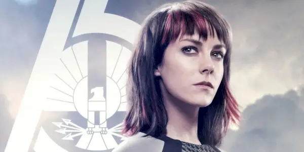 Johanna Mason ve svém plakátu postavy z Hunger Games: Catching Fire